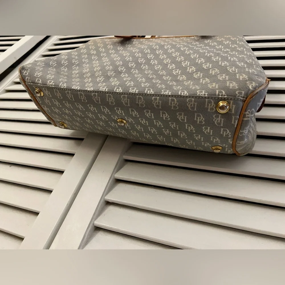 Dooney and Burke project bag smoker friendly - Picture 5 of 12